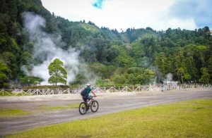 Tour-Dia-Inteiro-Canyoning-Bicicleta-ilhas-vulcânicas